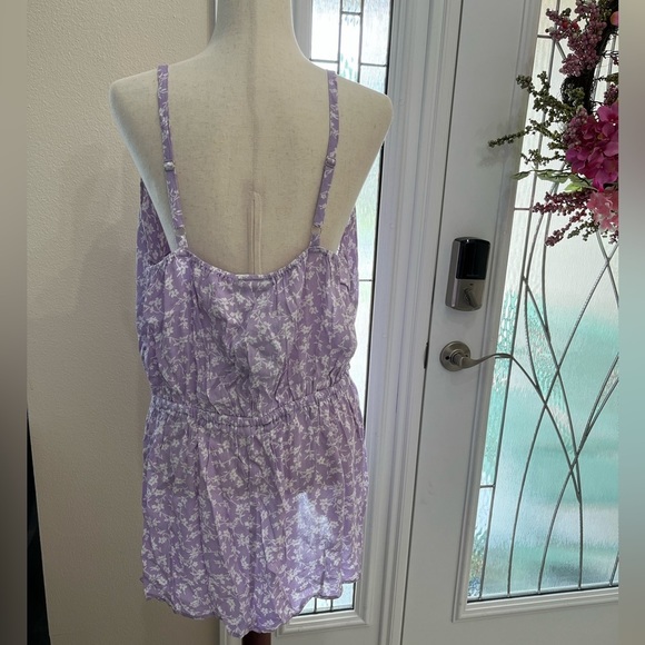 Trendy Floating Daisy V-neck Camisole Top, NWT - Picture 3 of 7